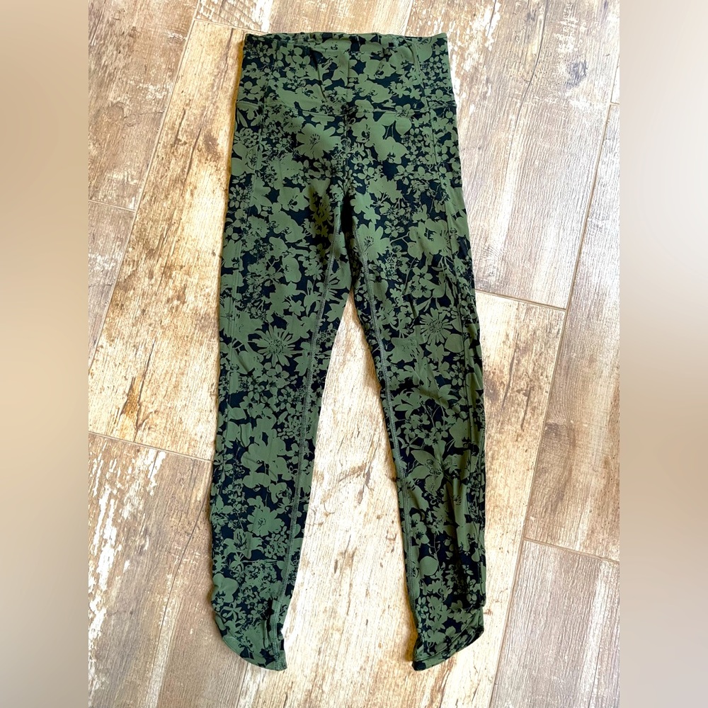 Lululemon size 4 ALIGN.